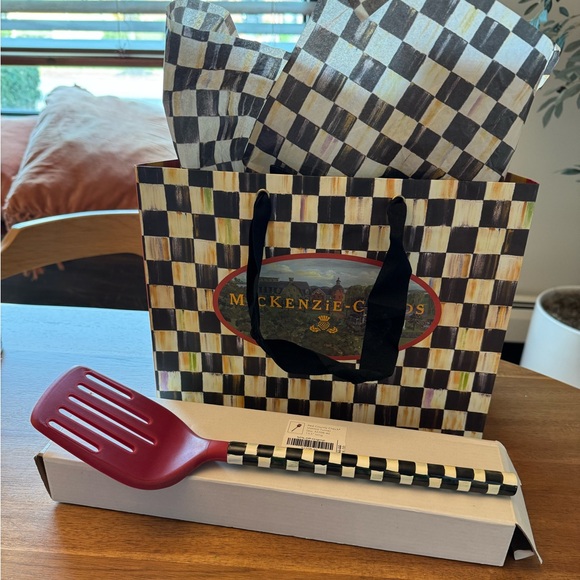 🆕 NIB Mackenize-Childs Courtly Check Slot Turner - Picture 2 of 5